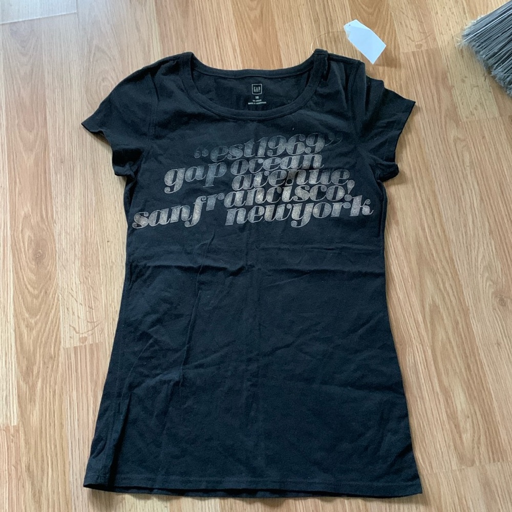 Gap. Black Tshirt